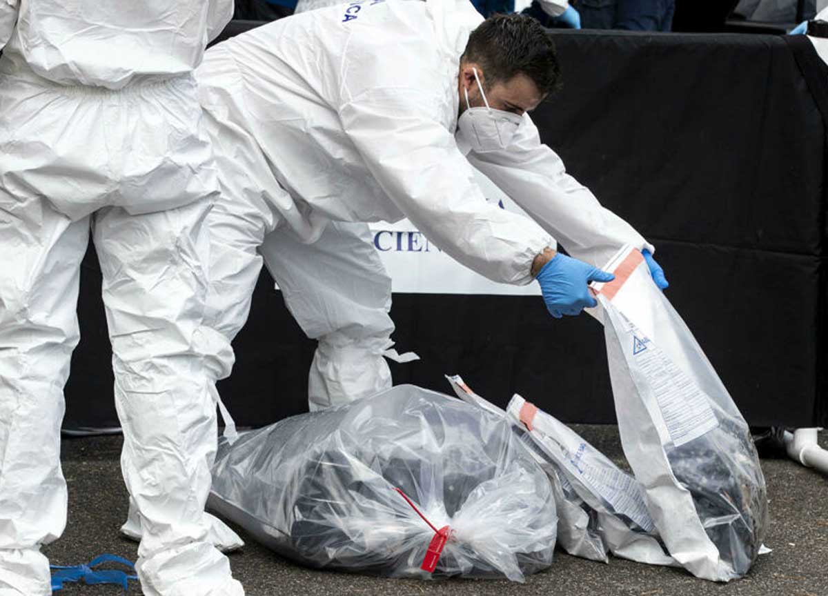 Orrore a Firenze, 32enne trovato morto in una cassapanca: era deceduto da tempo. Viveva con i due fratelli e la madre, denutrita Orrore a Firenze, 32enne trovato morto in una cassapanca: era deceduto da tempo. Viveva con i due fratelli e la madre, denutrita