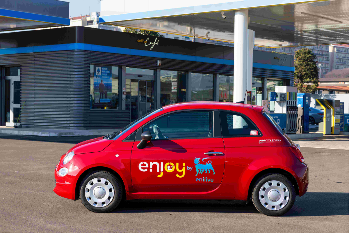 Enjoy semplifica il car sharing con punti dedicati e nuovi metodi di pagamento Enjoy semplifica il car sharing con punti dedicati e nuovi metodi di pagamento