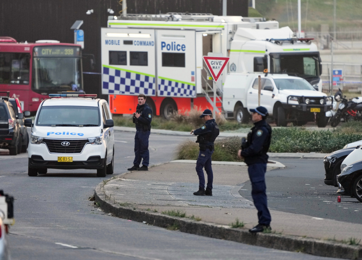 Terrorismo, padre e figlio dietro la strage di Sydney: 16 morti. Rischio crisi diplomatica Israele-Australia Terrorismo, padre e figlio dietro la strage di Sydney: 16 morti. Rischio crisi diplomatica Israele-Australia
