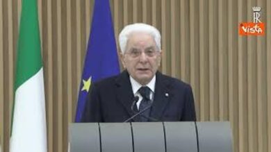 Mattarella: Da Russia aberrante volontà di ridefinire i confini con la forza