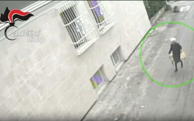 Milano, truffe agli anziani: una 96enne al vertice della banda del “finto carabiniere”