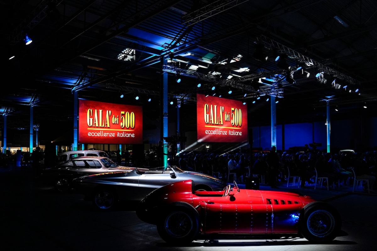 Fiat 500 Hybrid protagonista del Galà dei 500 con Piero Chiambretti Fiat 500 Hybrid protagonista del Galà dei 500 con Piero Chiambretti