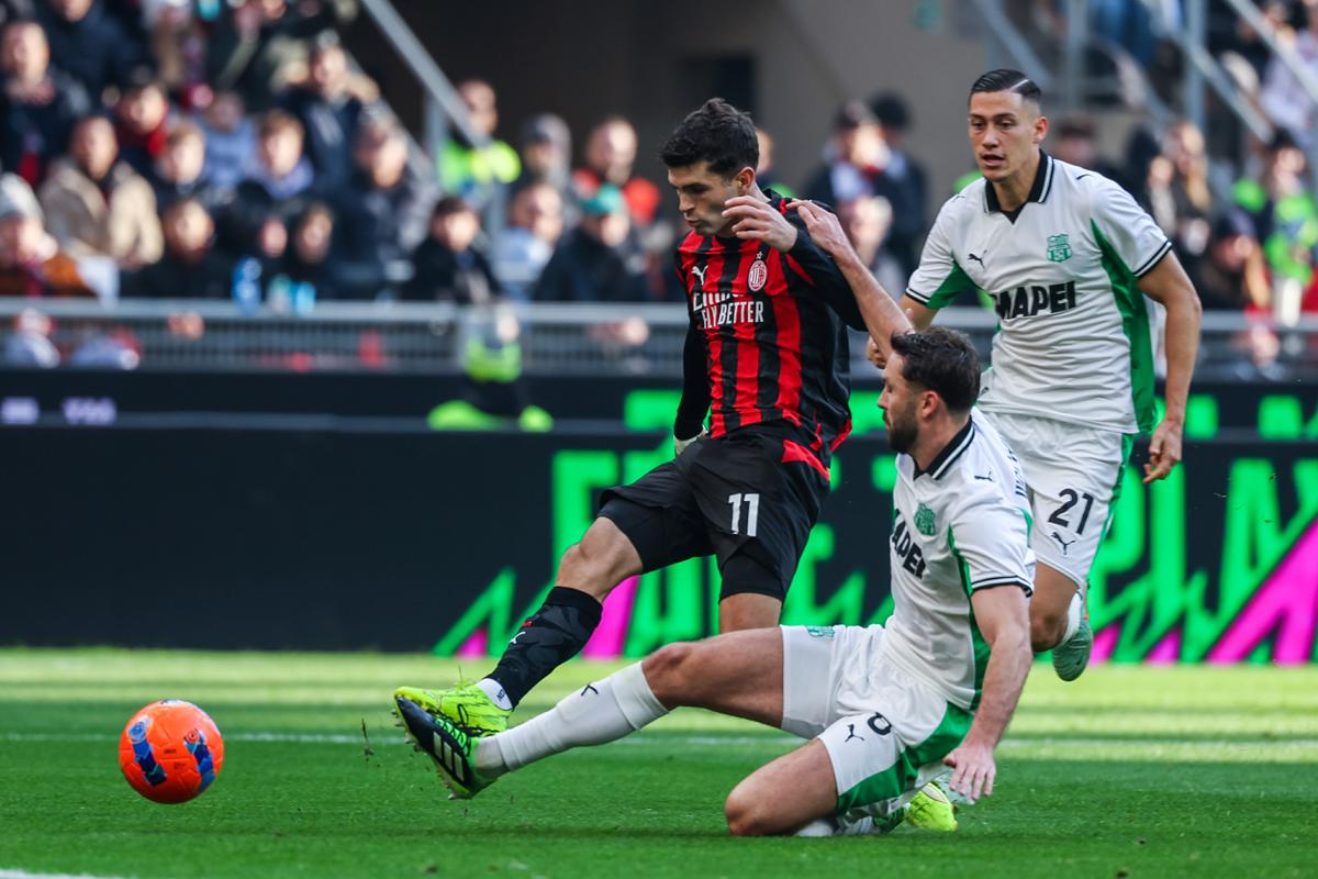 Milan-Sassuolo caos, due gol annullati al Diavolo e due rigori chiesti dai neroverdi – La sentenza della moviola Milan-Sassuolo caos, due gol annullati al Diavolo e due rigori chiesti dai neroverdi – La sentenza della moviola