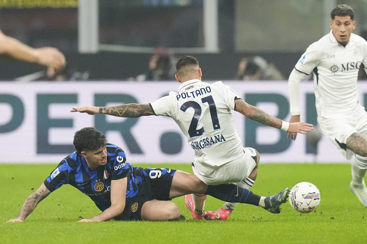 Inter, Bastoni-Barcellona (e non solo): ‘Sogno proibito’. Dumfries verso l’operazione e il sostituto… Inter, Bastoni-Barcellona (e non solo): ‘Sogno proibito’. Dumfries verso l’operazione e il sostituto…