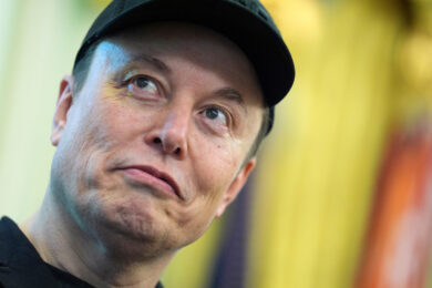 Elon Musk, il suo patrimonio sale a quasi 700 miliardi di dollari. SpaceX gli regala un nuovo record