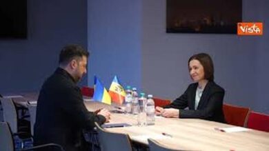 Zelensky incontra a presidente della Moldavia Sandu a L’Aja, in Olanda