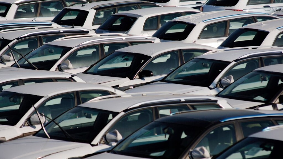 Auto UE: addio allo stop termico, sì a e-fuel e ibride dopo il 2035 Auto UE: addio allo stop termico, sì a e-fuel e ibride dopo il 2035