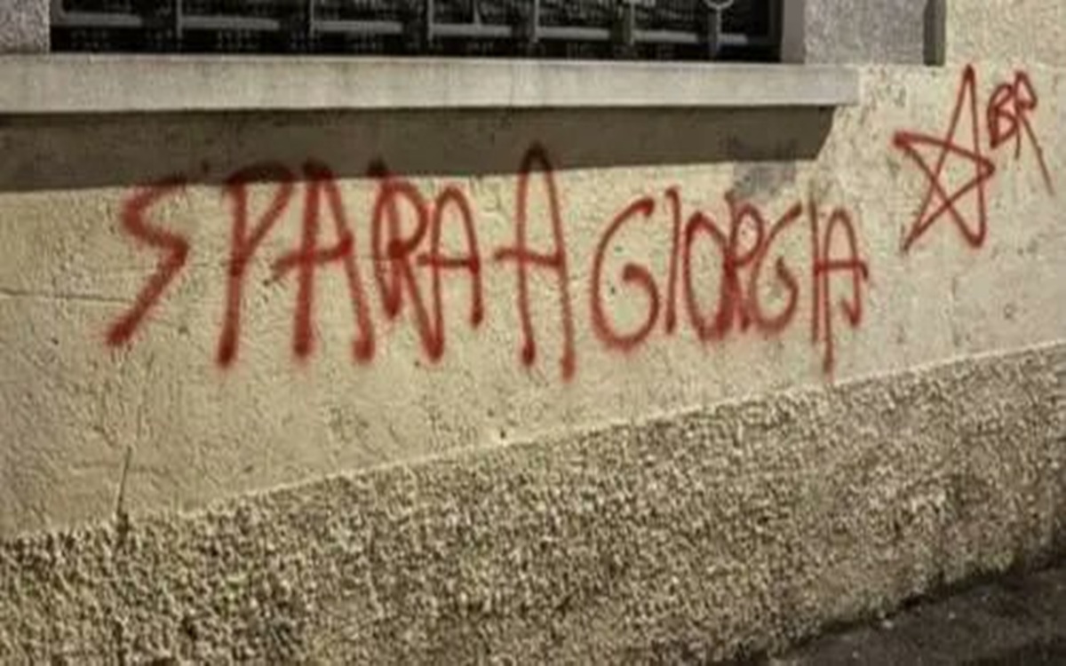 “Spara a Giorgia”, a Busto Arsizio compare una seconda scritta firmata Br “Spara a Giorgia”, a Busto Arsizio compare una seconda scritta firmata Br