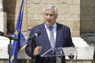 FI, Tajani: “I figli di Berlusconi in politica? Li sosterremo”. Poi l’annuncio: “Mi ricandido a segretario”