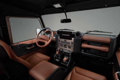 Land Rover Classic Defender V8: il mito si veste come la OCTA