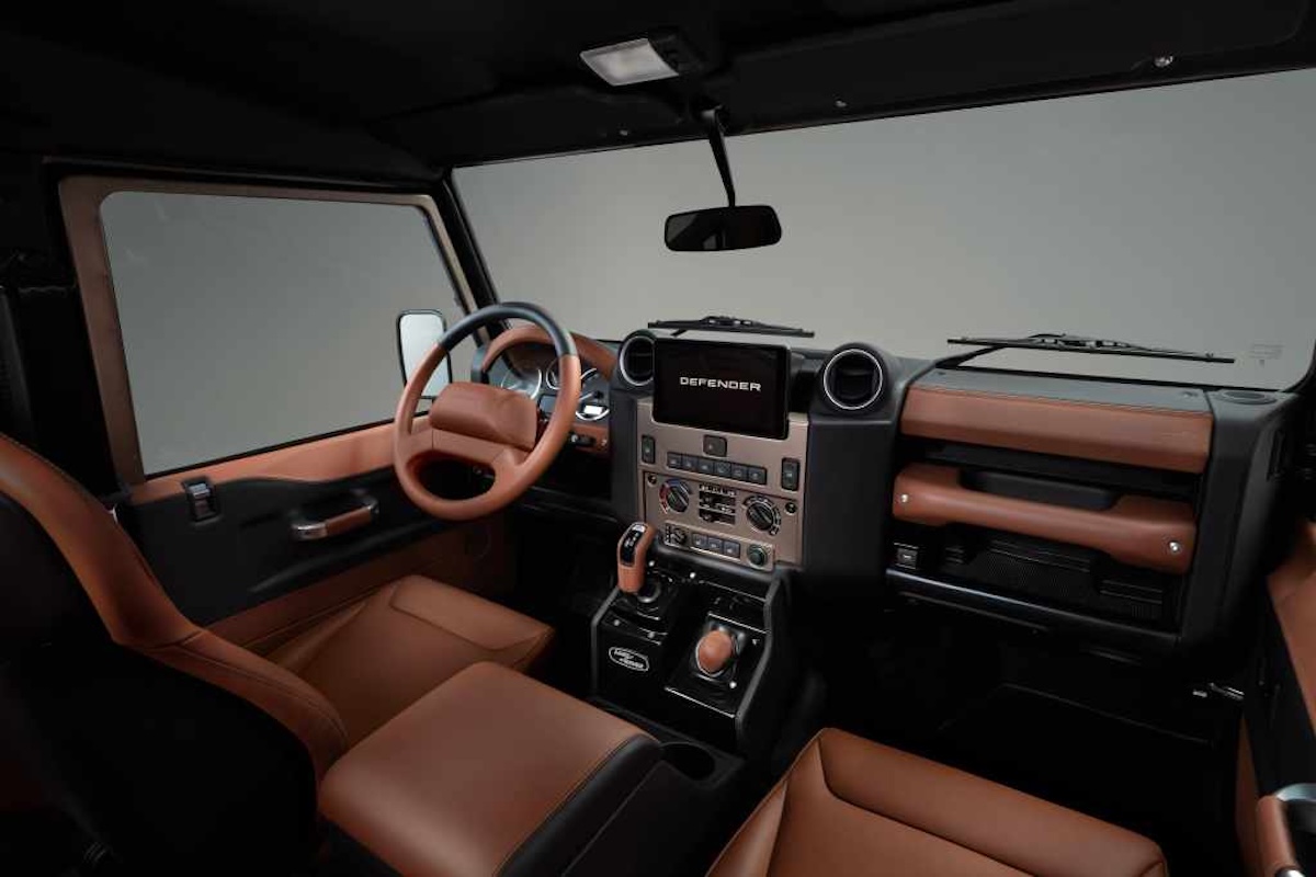 Land Rover Classic Defender V8: il mito si veste come la OCTA Land Rover Classic Defender V8: il mito si veste come la OCTA