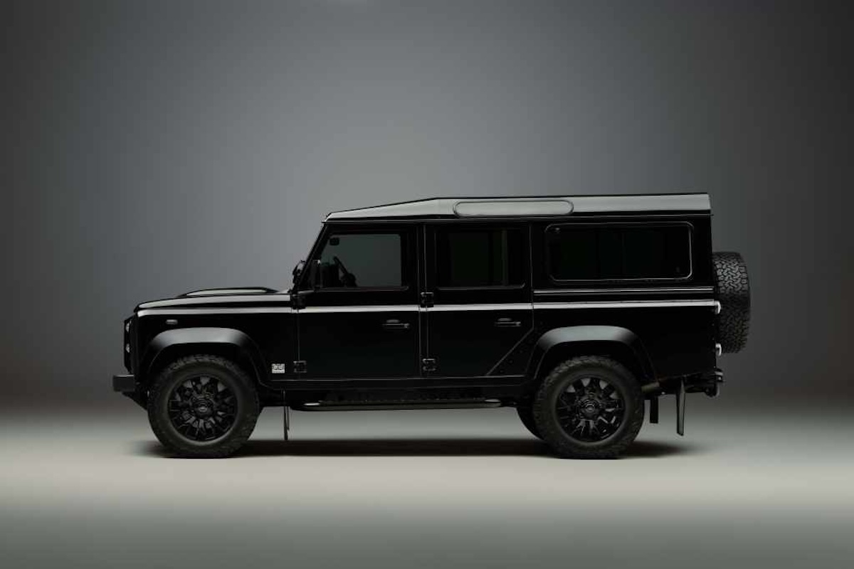 Land Rover Classic Defender V8: il mito si veste come la OCTA Land Rover Classic Defender V8: il mito si veste come la OCTA