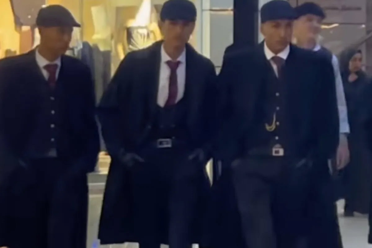 Afghanistan, vestiti come Peaky Blinders: richiamati dai talebani. Cosa è successo ai ragazzi Afghanistan, vestiti come Peaky Blinders: richiamati dai talebani. Cosa è successo ai ragazzi