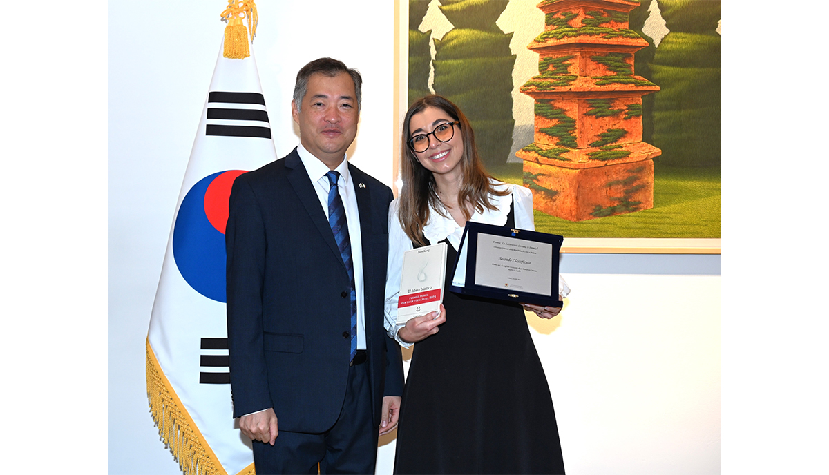 Il Consolato Coreano premia la miglior recensione italiana Il Consolato Coreano premia la miglior recensione italiana