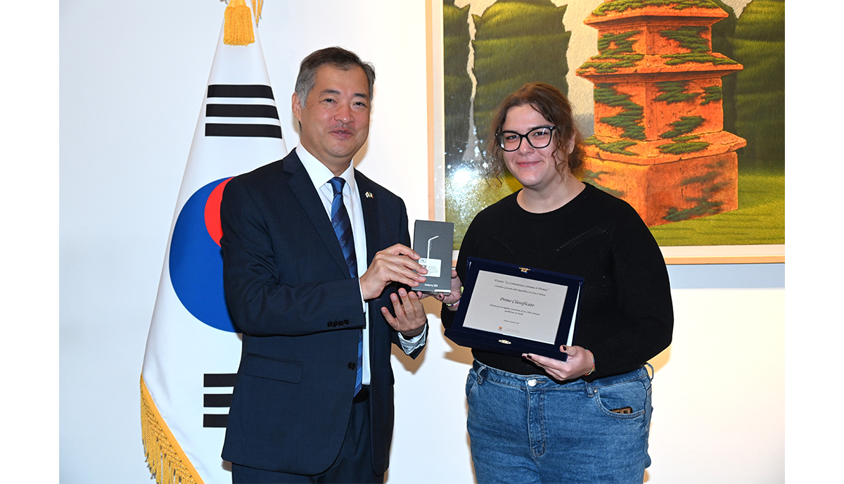 Il Consolato Coreano premia la miglior recensione italiana Il Consolato Coreano premia la miglior recensione italiana