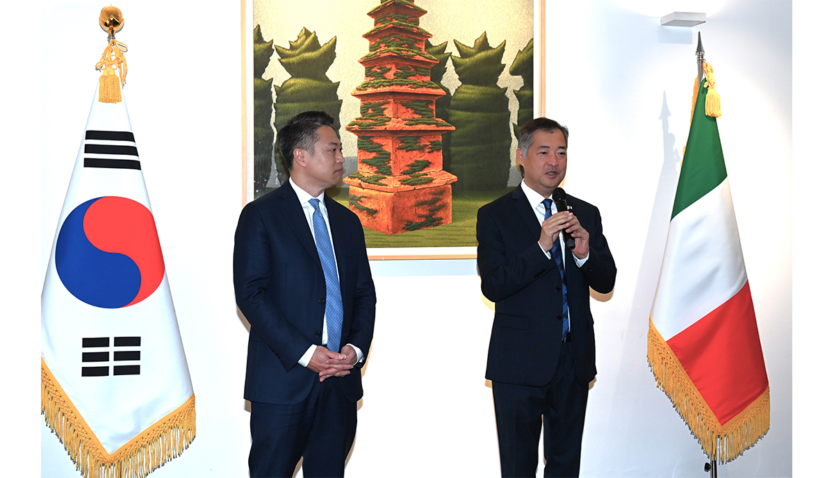 Il Consolato Coreano premia la miglior recensione italiana Il Consolato Coreano premia la miglior recensione italiana