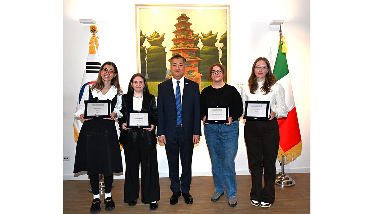 Il Consolato Coreano premia la miglior recensione italiana Il Consolato Coreano premia la miglior recensione italiana