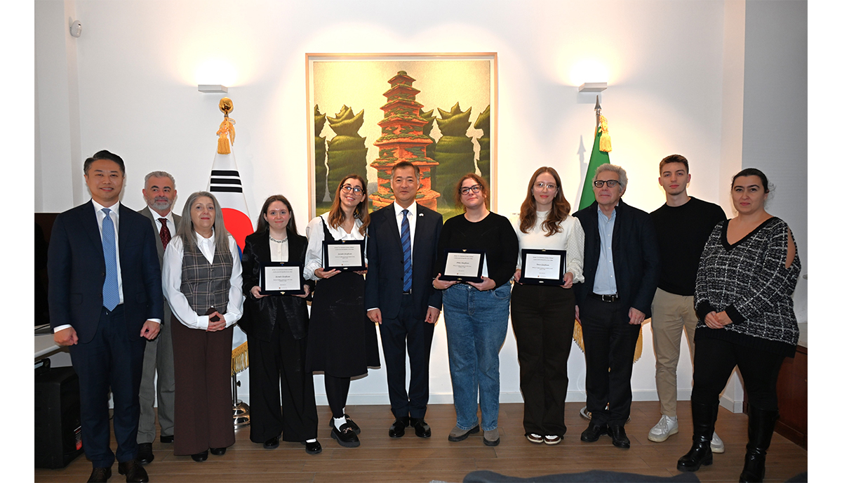 Il Consolato Coreano premia la miglior recensione italiana Il Consolato Coreano premia la miglior recensione italiana