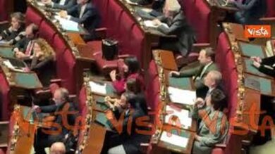 “Ma che sta a dì”, grida e gesti dei Deputati Pd durante informativa Meloni alla Camera
