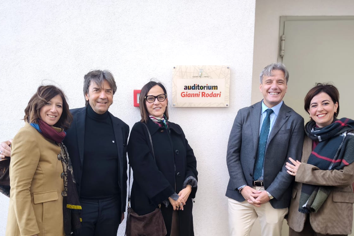 Comune di Noci, intitolato a Gianni Rodari l’auditorium dell’Istituto “Pascoli – Cappuccini” Comune di Noci, intitolato a Gianni Rodari l’auditorium dell’Istituto “Pascoli – Cappuccini”