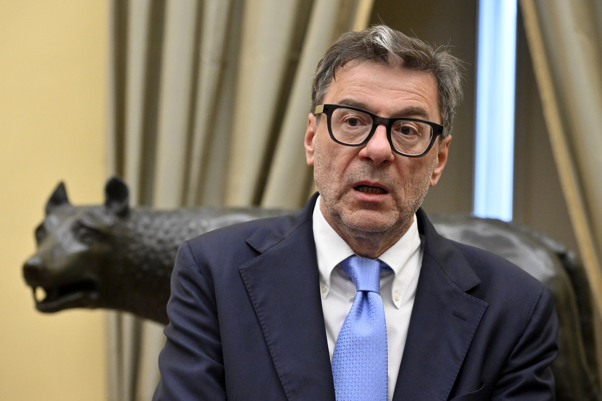Mps-Mediobanca, Giorgetti respinge le accuse: “Nessuna pressione da parte del governo. Lo Stato ha portato valore” Mps-Mediobanca, Giorgetti respinge le accuse: “Nessuna pressione da parte del governo. Lo Stato ha portato valore”