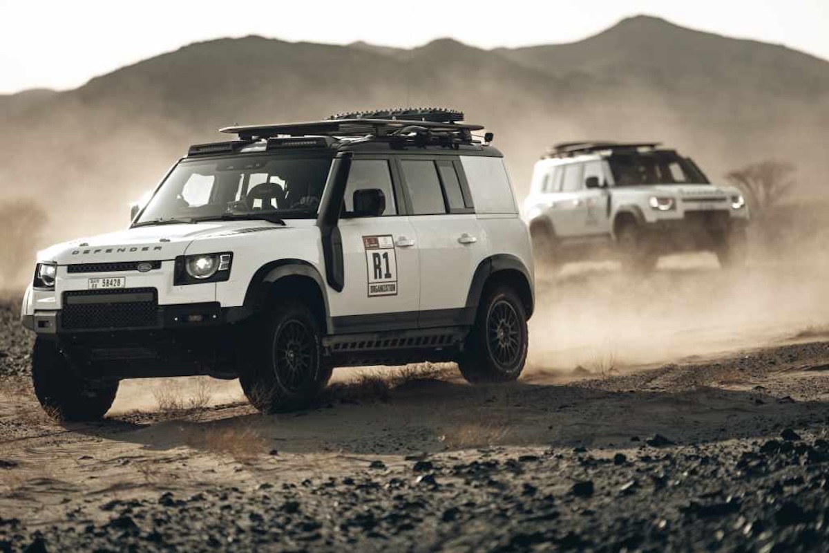 Dakar Rally: la flotta Defender apre la pista tra dune e rocce Dakar Rally: la flotta Defender apre la pista tra dune e rocce