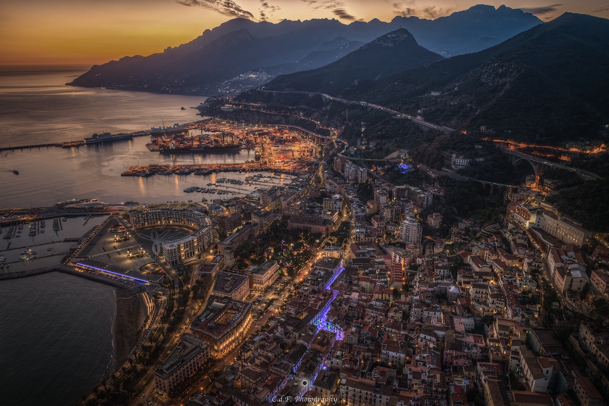 Salerno Luci d’Artista: 20 anni di arte pubblica e innovazione Salerno Luci d’Artista: 20 anni di arte pubblica e innovazione
