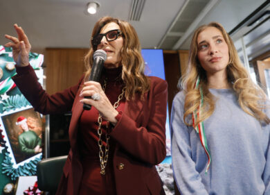 Santanchè gelata da Francesca Faccini, la “Venere” scelta come simbolo del turismo italiano confessa: “Sono una follower di Conte”