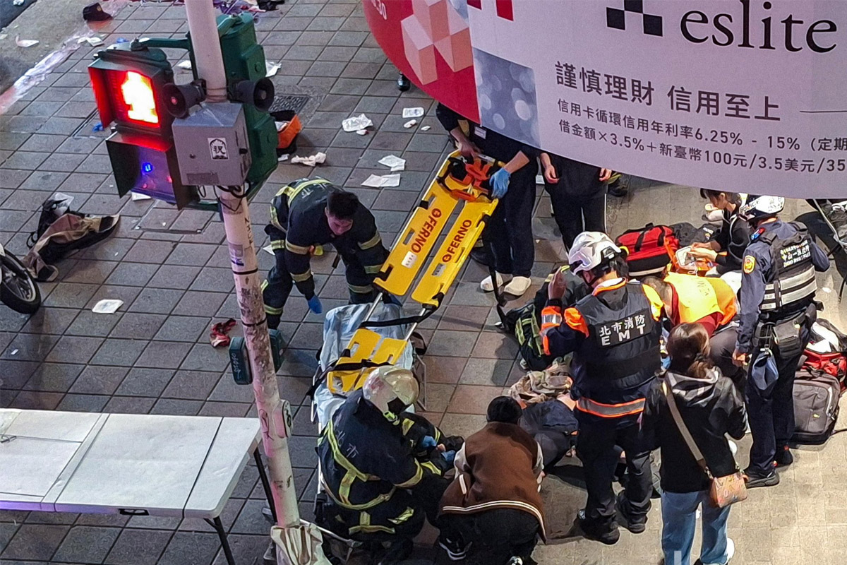 Taiwan, paura in metro a Taipei. Attacco con coltello e fumogeni, 3 morti e 5 feriti Taiwan, paura in metro a Taipei. Attacco con coltello e fumogeni, 3 morti e 5 feriti