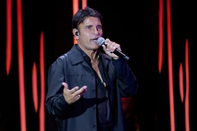 Sal Da Vinci, ricavi raddoppiati per la sua società. Ecco quanto ha guadagnato nel 2024, tutti i numeri