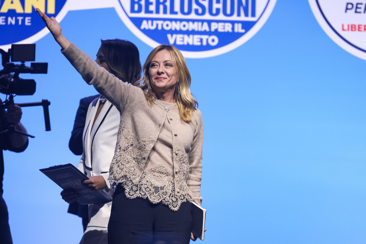 Meloni, no ai beni russi e al Mercosur: così la premier vince 2 a 0 e detta la linea in Europa Meloni, no ai beni russi e al Mercosur: così la premier vince 2 a 0 e detta la linea in Europa