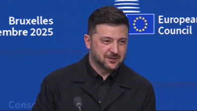 Zelensky scuote la Nato: “C’è chi non ci vuole? I politici passano, qualcuno vive, qualcuno muore”