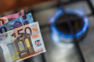 Bollette, nel 2026 risparmieremo 200 euro. Chi avrà i maggiori benefici. I consigli per spendere meno