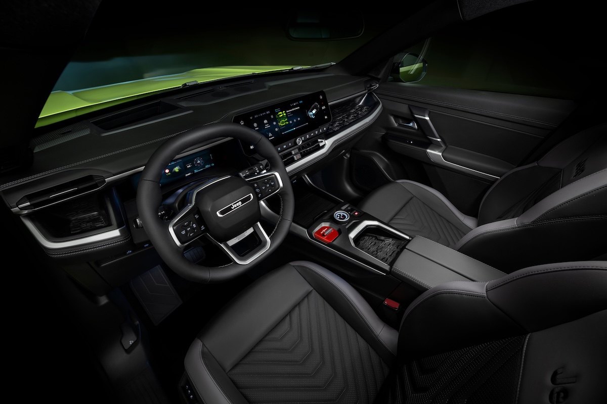 Jeep 2025: un anno da record tra innovazione elettrica e nuovi SUV