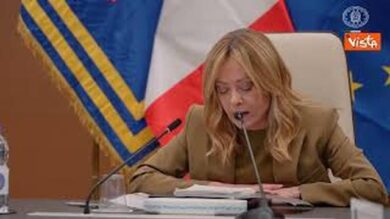 Meloni: Non c’è contrapposizione tra pace e forze armate