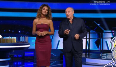 La Ruota della Fortuna sconvolge il Capodanno di Mediaset: Stefano De Martino festeggerà sul divano