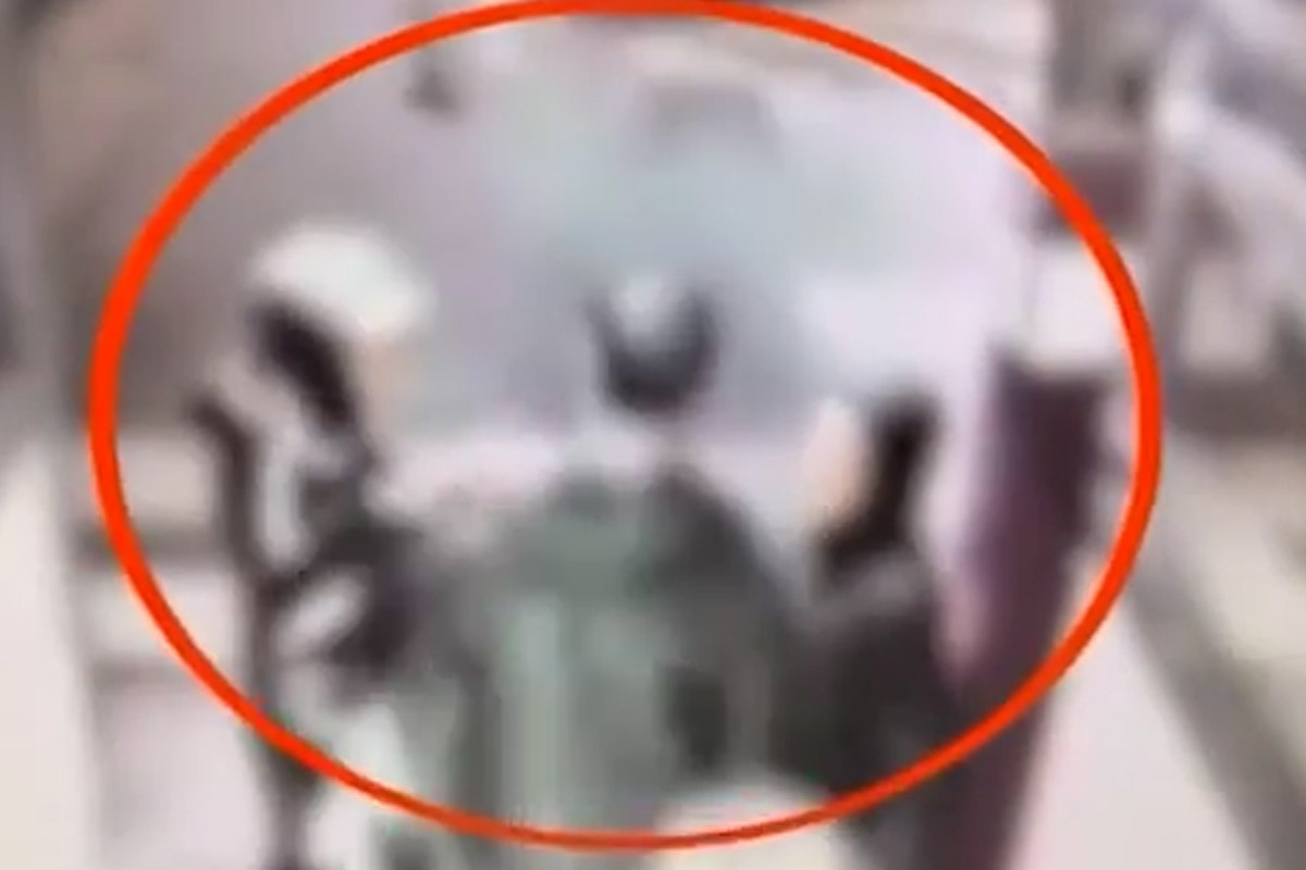 Milano, rapina choc in metro: calci, pugni e spray urticante per una collana d’oro. Arrestati due giovani Milano, rapina choc in metro: calci, pugni e spray urticante per una collana d’oro. Arrestati due giovani