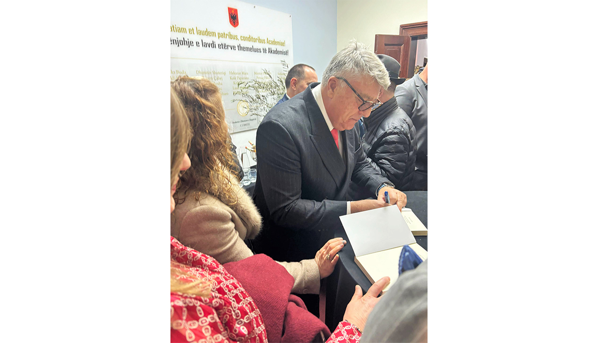 Presentato il Libro del Jani Fullani Baba Faja Martaneshi ( Mustafa Xhani ) Monografia