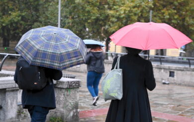 Maltempo, temporali e raffiche di vento al Centro-Sud: allerta gialla in 9 regioni – Nessuna tregua fino a Santo Stefano