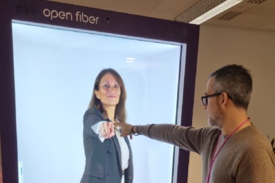 Open Fiber stabilisce il primato italiano di 64 Tbps e collega Roma e Milano con un ologramma