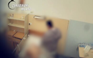 Orrore in una Rsa del Milanese: un infermiere ha ripetutamente violentato due anziane ospiti. VIDEO
