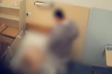 Rsa degli orrori nel Milanese: arrestato infermiere per violenza sessuale su anziani. Il video