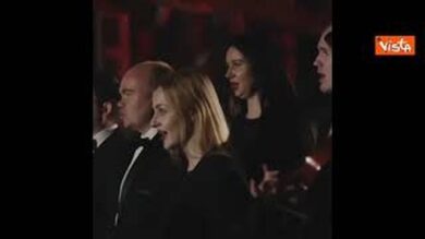 Il coro ucraino canta la celebre “Carol of the bells” nella centrale elettrica bombardata dai russi