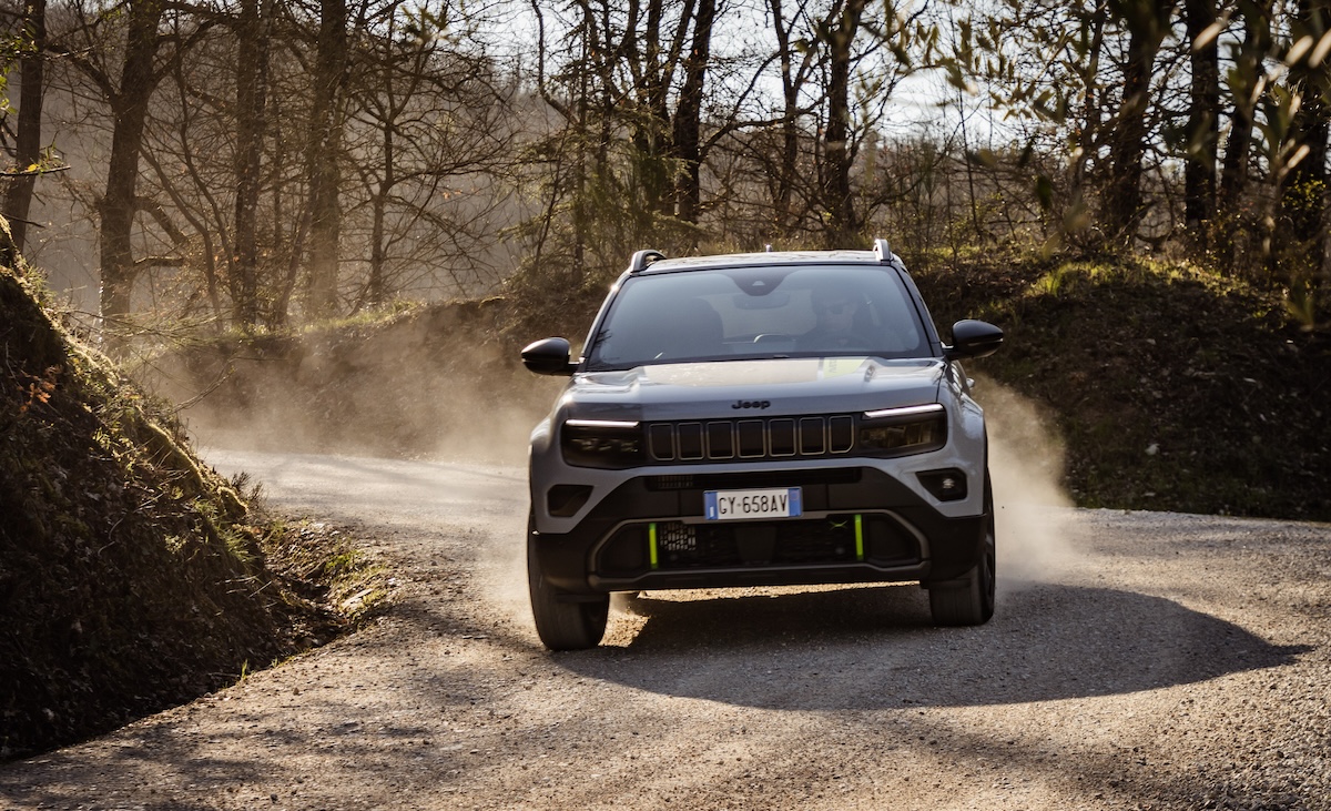 Jeep Avenger a Yes Weekend: viaggio tra natura e libertà su Sky TG24