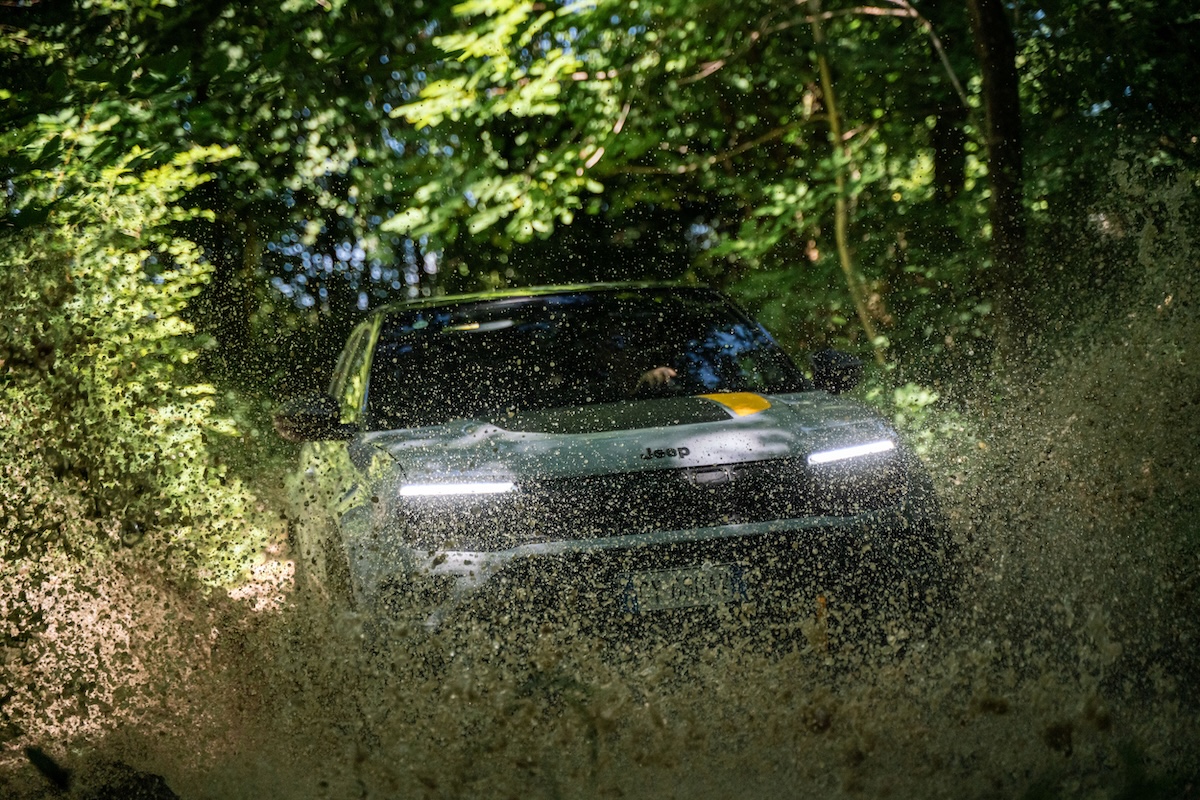 Jeep Avenger a Yes Weekend: viaggio tra natura e libertà su Sky TG24