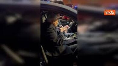 Gli auguri del Cardinal Zuppi alle volanti della Polizia bolognese nella notte di Natale