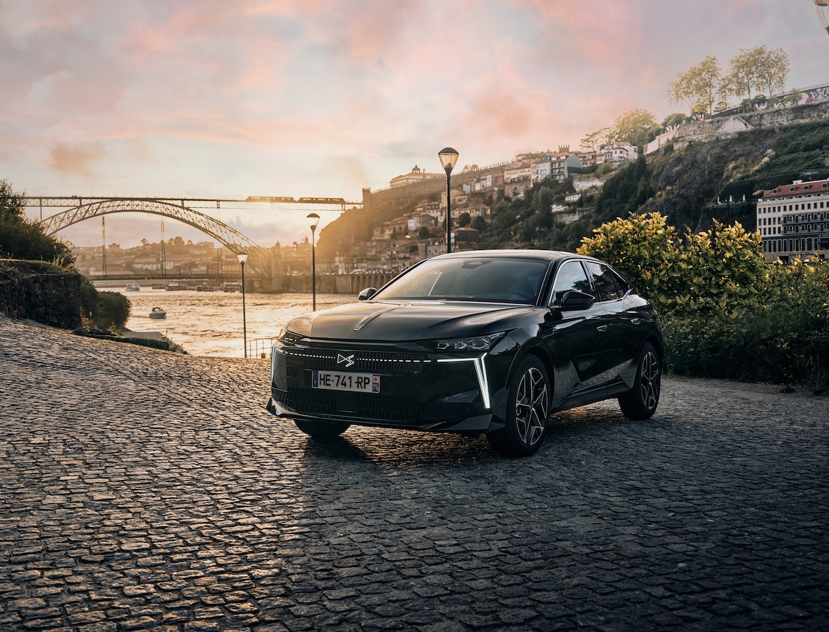 DS Automobiles: design premium e 750 km di autonomia per la N°8