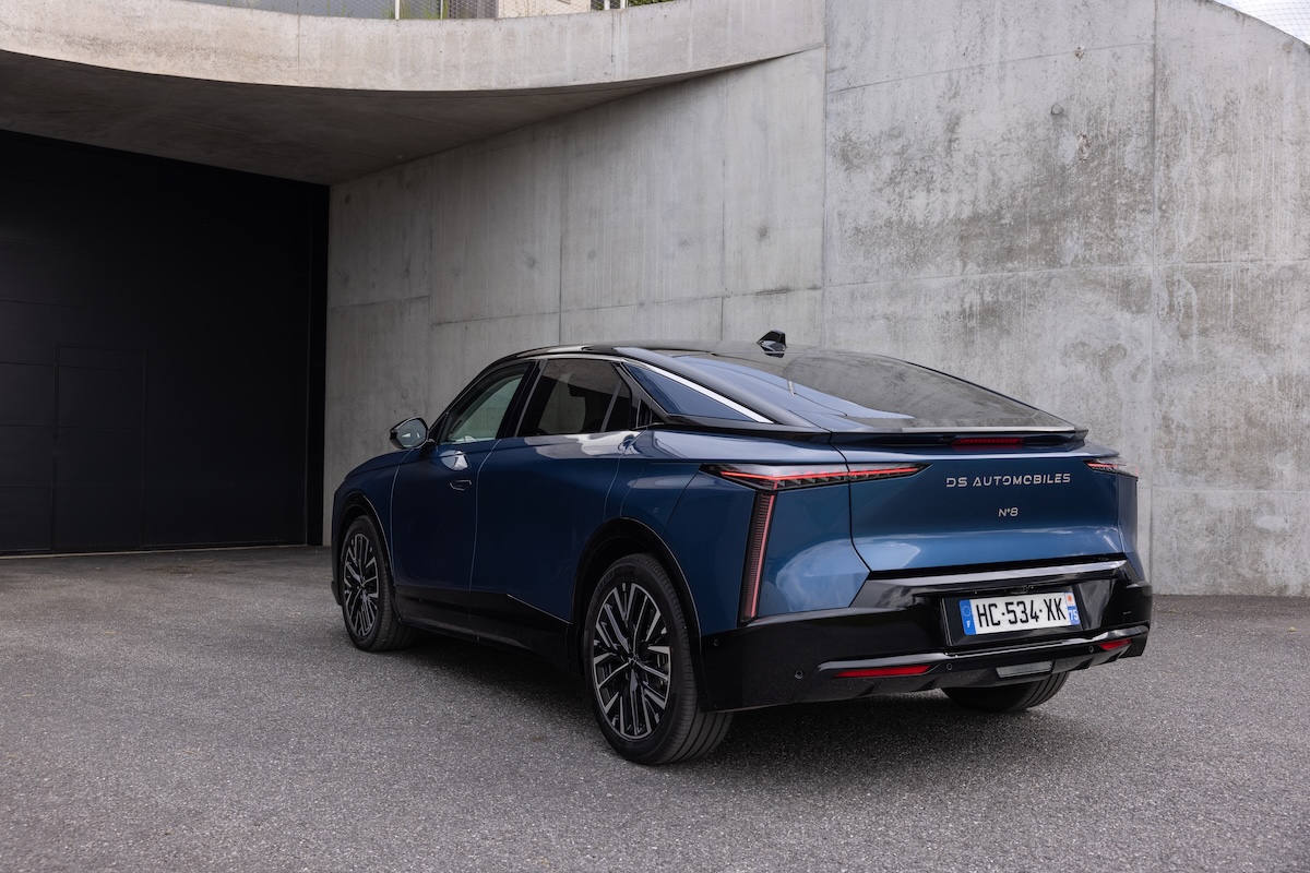 DS Automobiles: design premium e 750 km di autonomia per la N°8