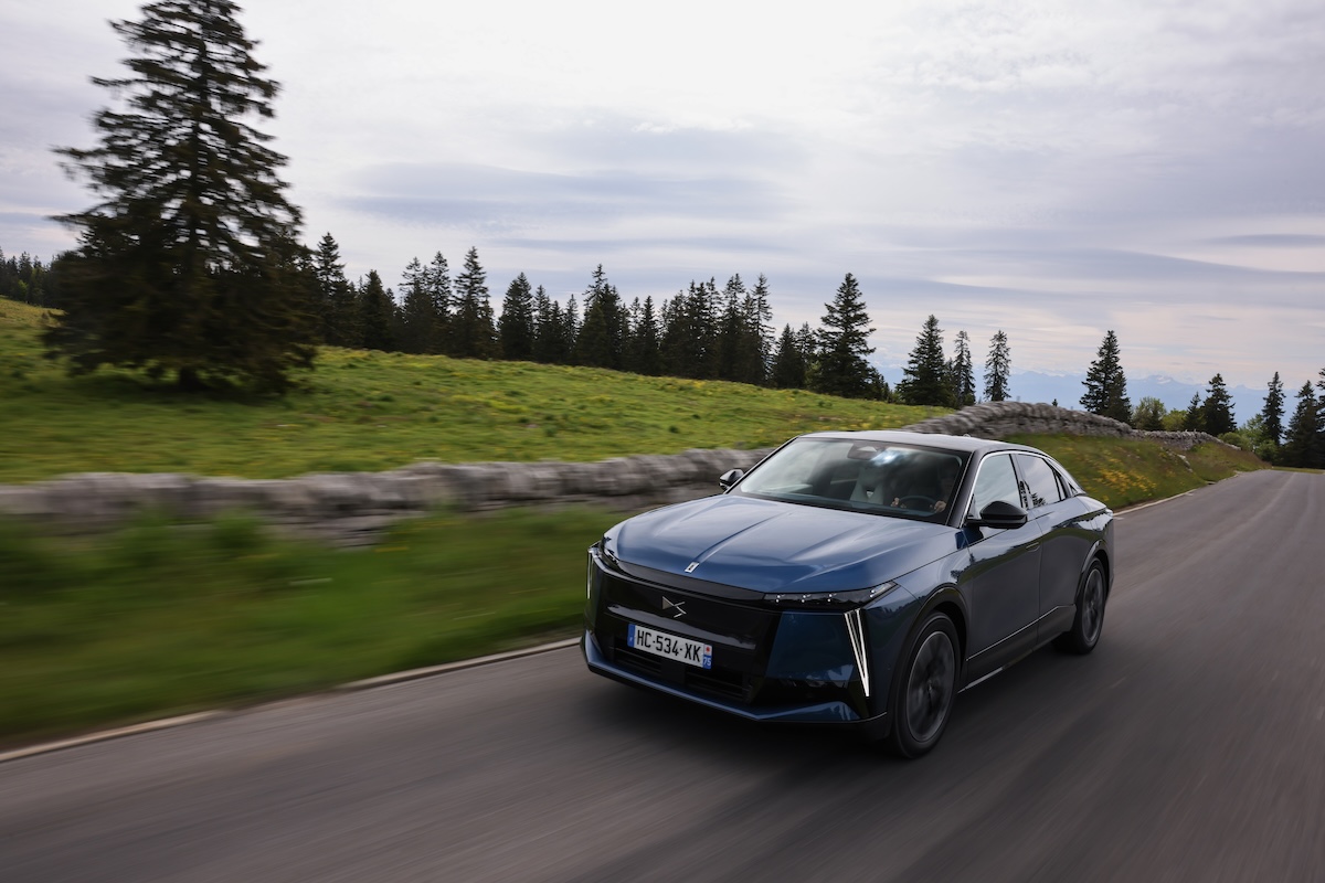 DS Automobiles: design premium e 750 km di autonomia per la N°8