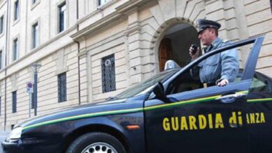 Napoli, sequestrati 2,8 milioni di euro falsi in una stamperia clandestina. Scatta un arresto